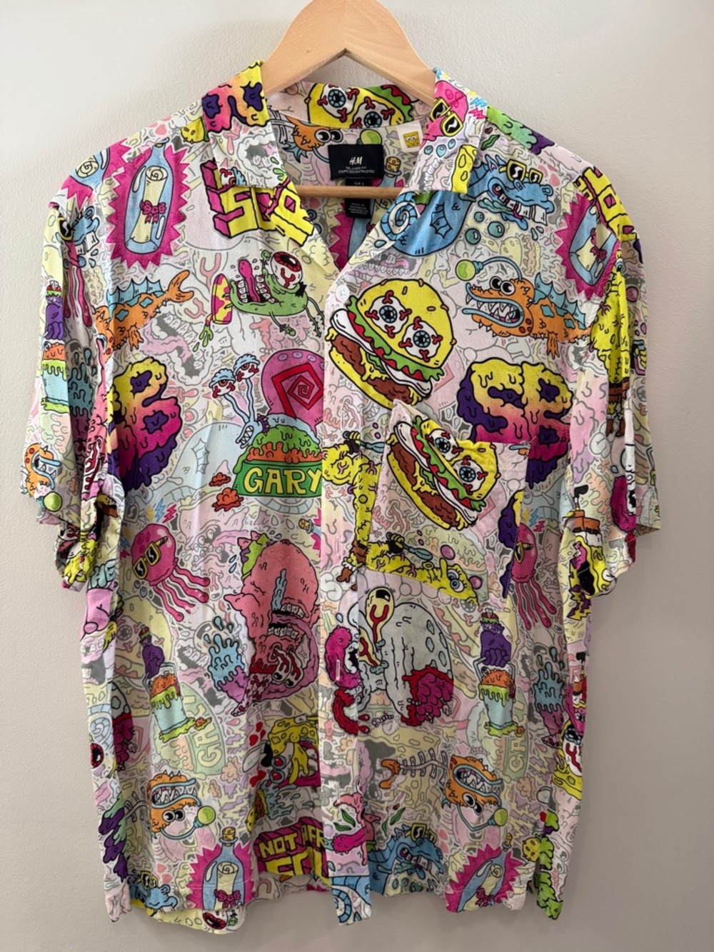 H&M SpongeBob Multicolor Short Sleeve Button Down Shirt